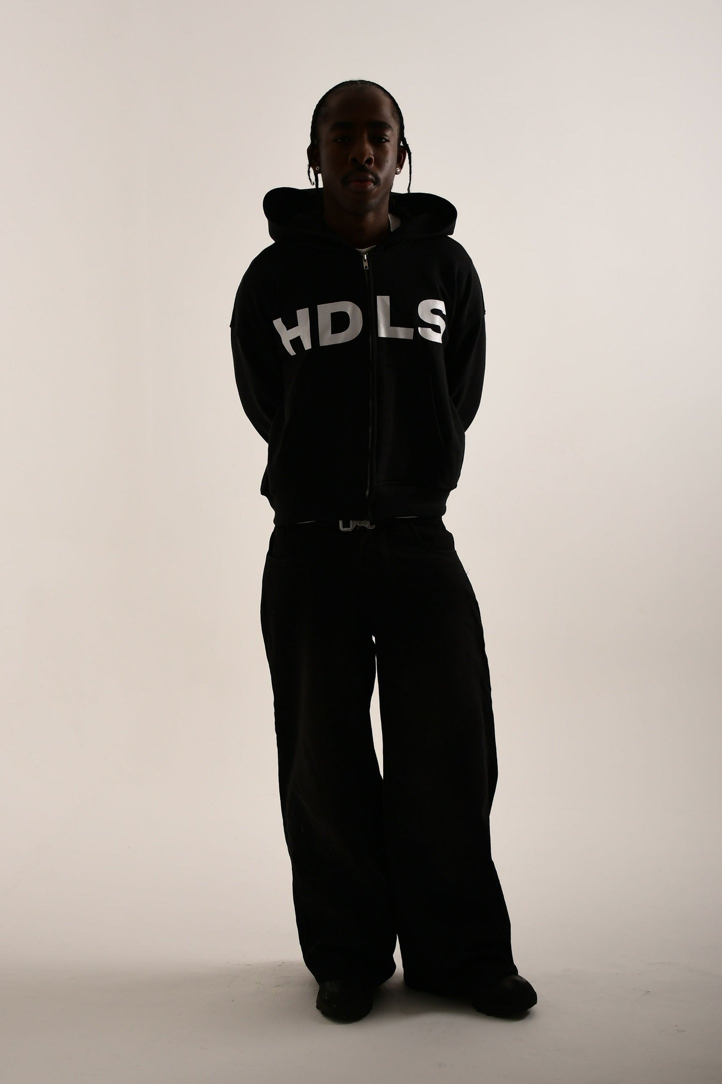 HDLS 'SPELL OUT' ZIP UP [BLACK]